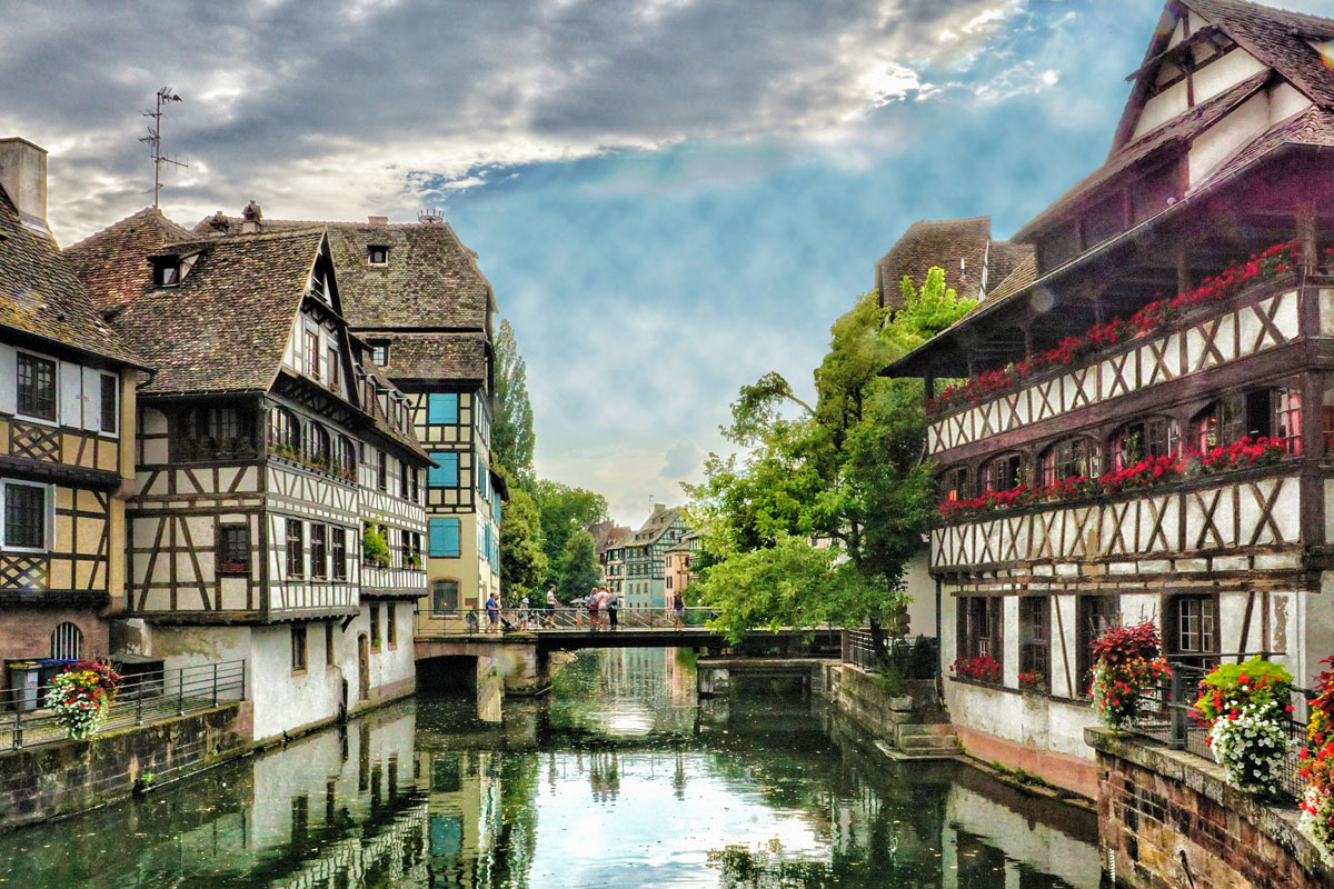 Les canaux de la Petite France - Strasbourg - Alsace 
